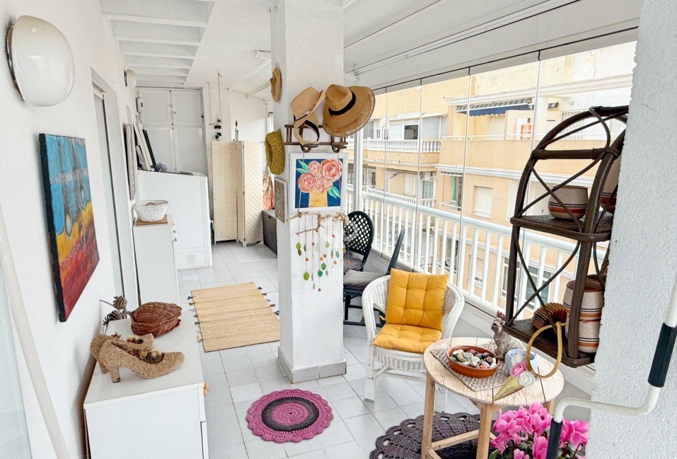 Jälleenmyynti - Kattohuoneisto -
Torrevieja - Playa de los Locos