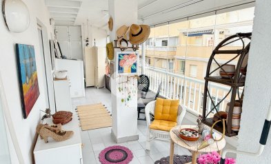 Jälleenmyynti - Kattohuoneisto -
Torrevieja - Playa de los Locos