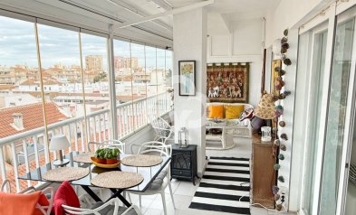 Jälleenmyynti - Kattohuoneisto -
Torrevieja - Playa de los Locos