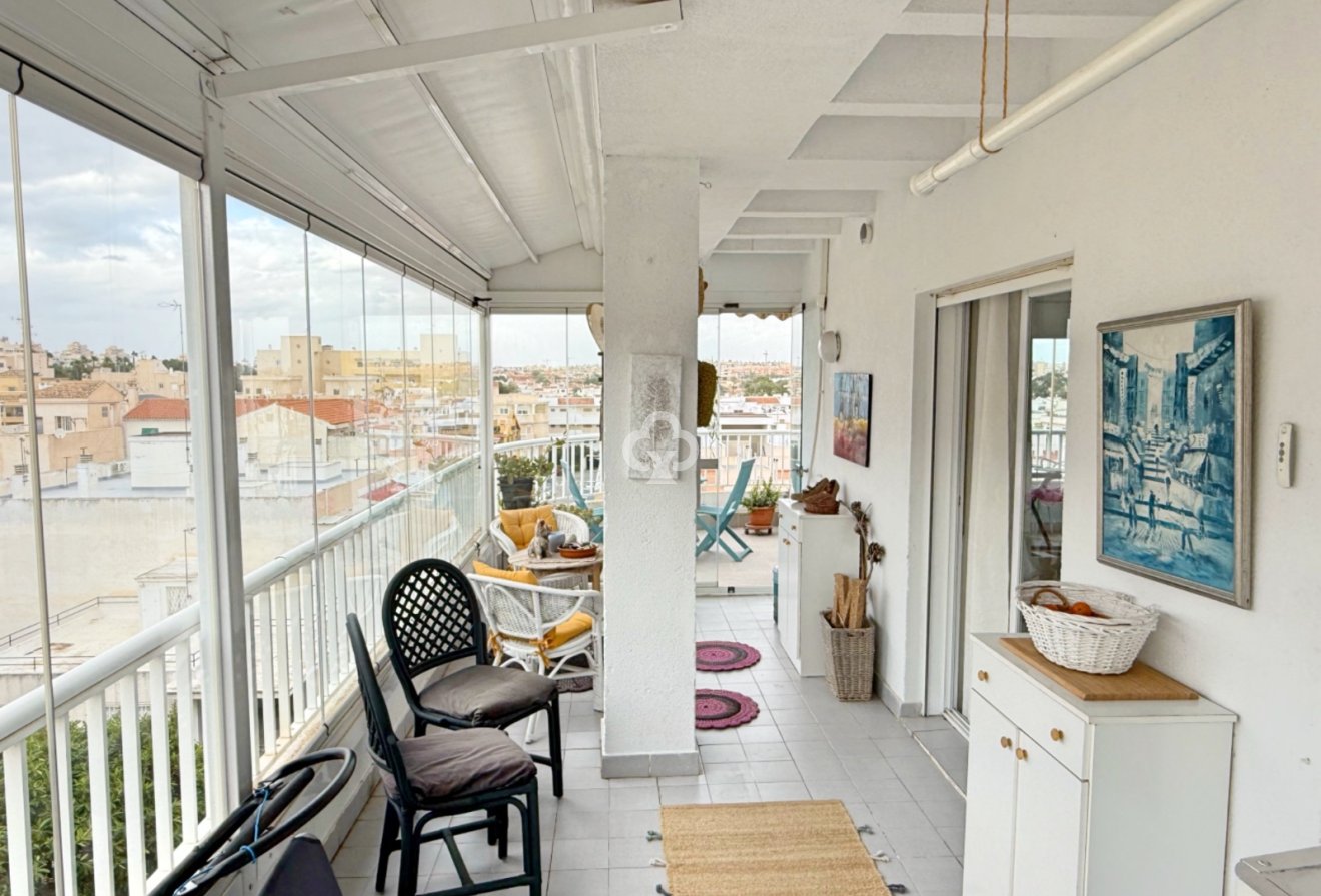 Jälleenmyynti - Kattohuoneisto -
Torrevieja - Playa de los Locos