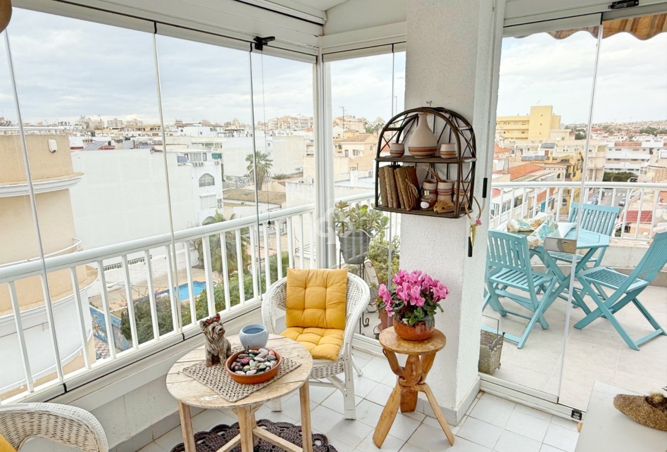 Jälleenmyynti - Kattohuoneisto -
Torrevieja - Playa de los Locos