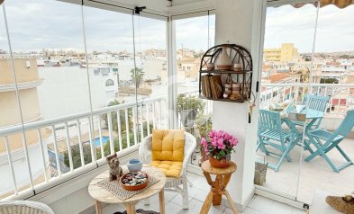 Jälleenmyynti - Kattohuoneisto -
Torrevieja - Playa de los Locos