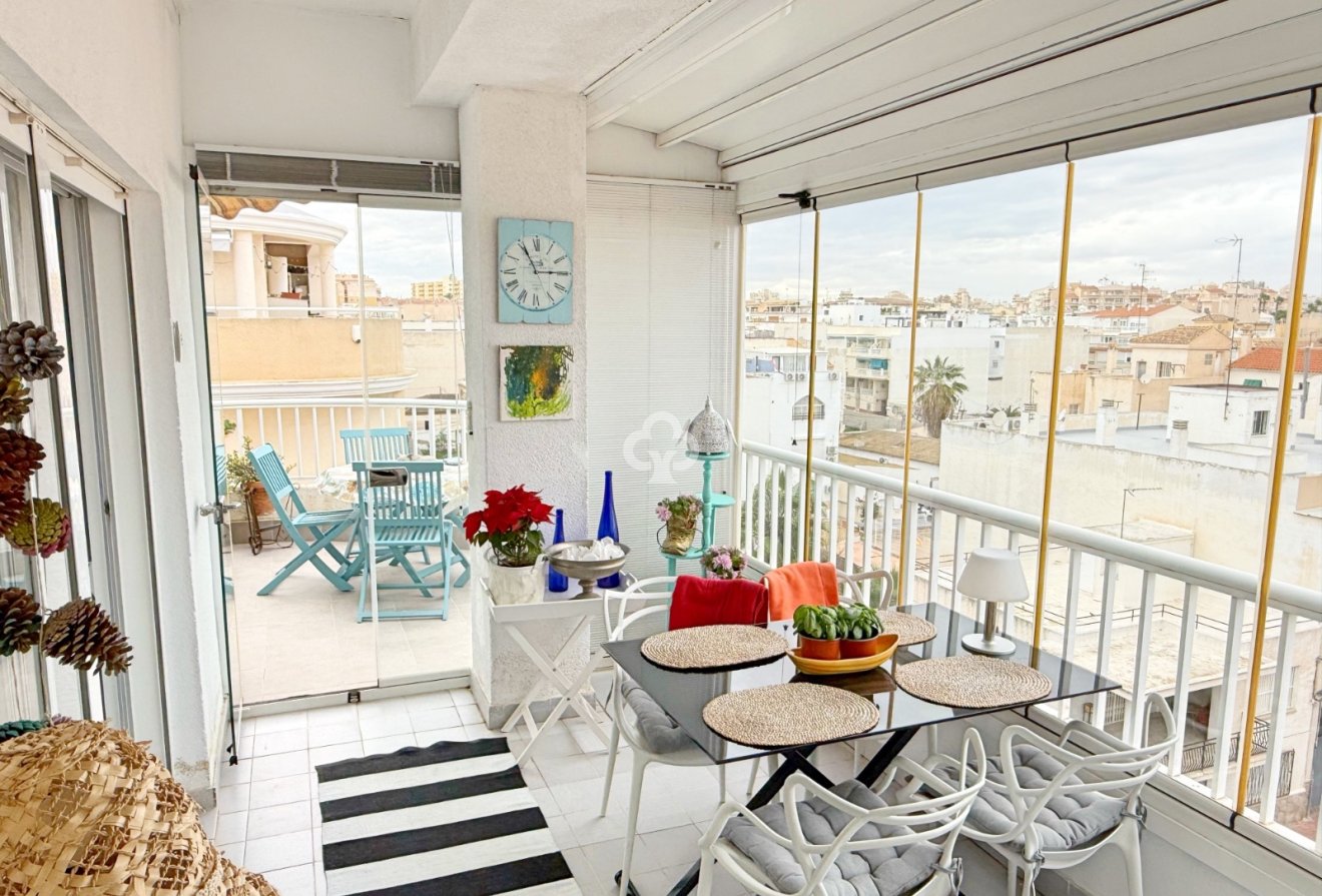 Jälleenmyynti - Kattohuoneisto -
Torrevieja - Playa de los Locos