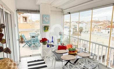 Jälleenmyynti - Kattohuoneisto -
Torrevieja - Playa de los Locos