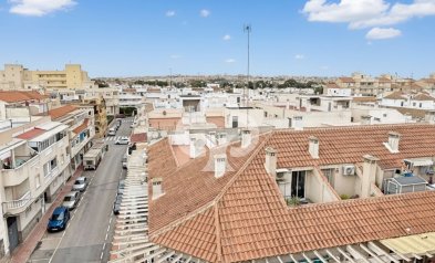 Jälleenmyynti - Kattohuoneisto -
Torrevieja - Playa de los Locos