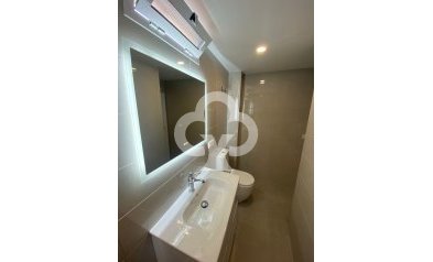 Jälleenmyynti - Kattohuoneisto -
Torrevieja - 03182, Calle Gumersindo