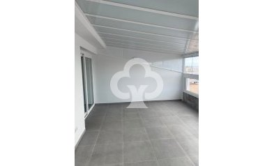 Jälleenmyynti - Kattohuoneisto -
Torrevieja - 03182, Calle Gumersindo