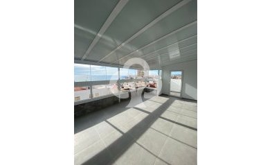 Jälleenmyynti - Kattohuoneisto -
Torrevieja - 03182, Calle Gumersindo