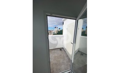 Jälleenmyynti - Kattohuoneisto -
Torrevieja - 03182, Calle Gumersindo