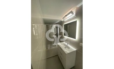 Jälleenmyynti - Kattohuoneisto -
Torrevieja - 03182, Calle Gumersindo