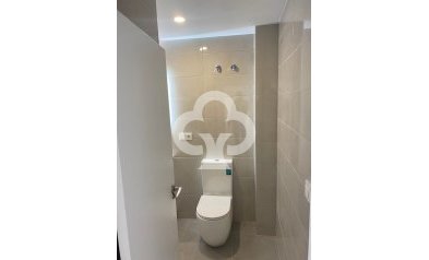 Jälleenmyynti - Kattohuoneisto -
Torrevieja - 03182, Calle Gumersindo