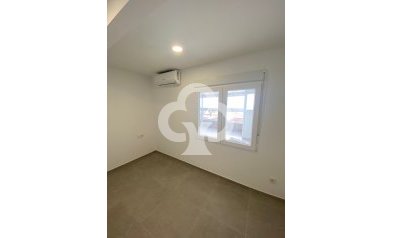 Jälleenmyynti - Kattohuoneisto -
Torrevieja - 03182, Calle Gumersindo