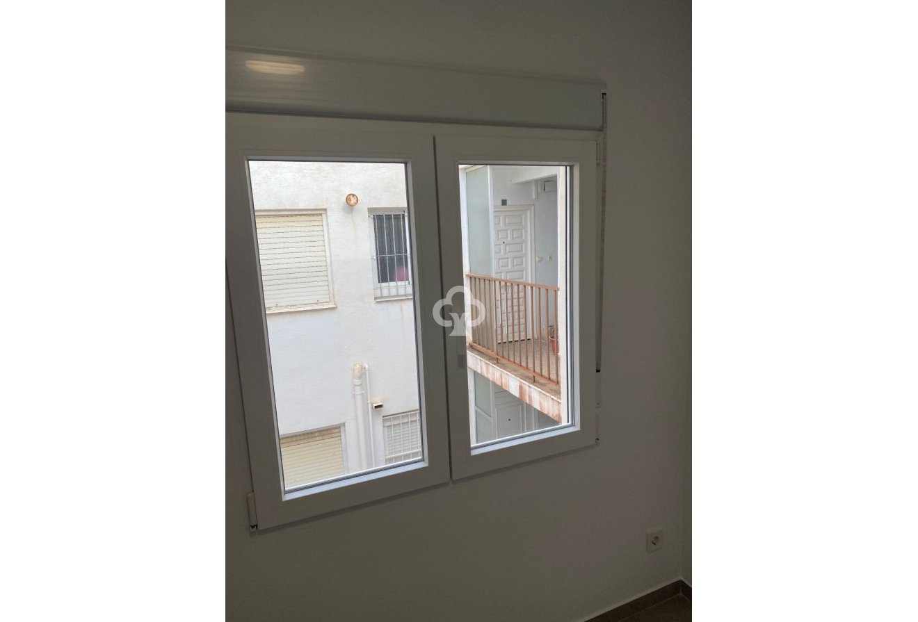 Jälleenmyynti - Kattohuoneisto -
Torrevieja - 03182, Calle Gumersindo