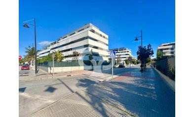 Jälleenmyynti - Piso -
Torremolinos - Los Alamos