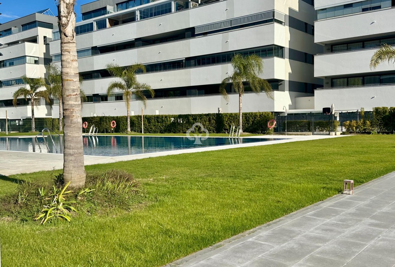 Jälleenmyynti - Piso -
Torremolinos - Los Alamos