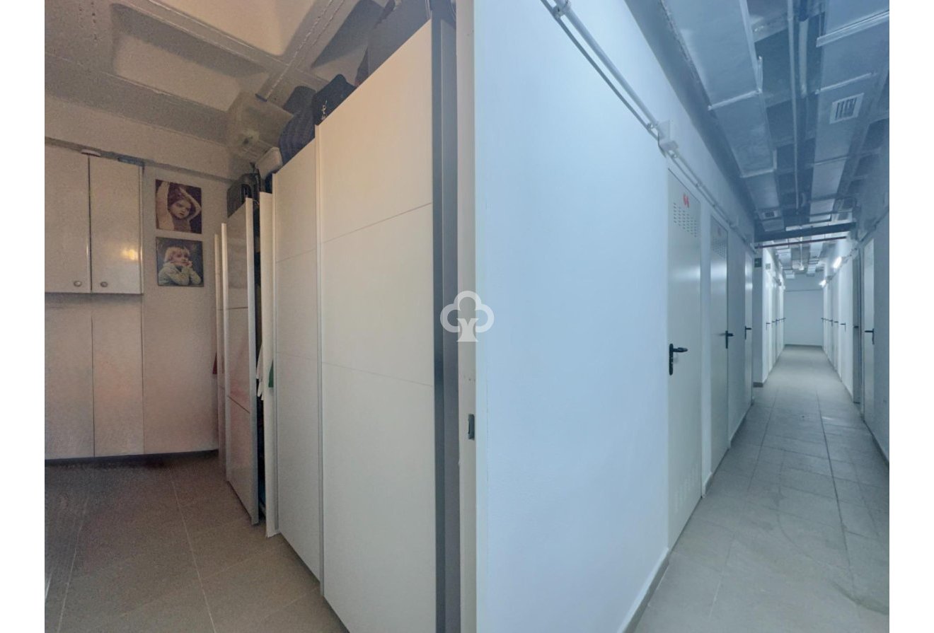 Jälleenmyynti - Piso -
Torremolinos - Los Alamos