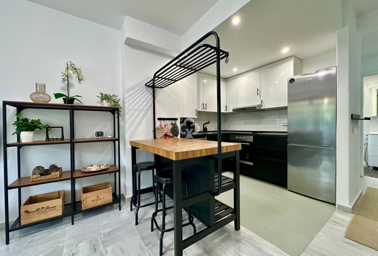 Jälleenmyynti - Huoneisto -
Fuengirola - Los Pacos