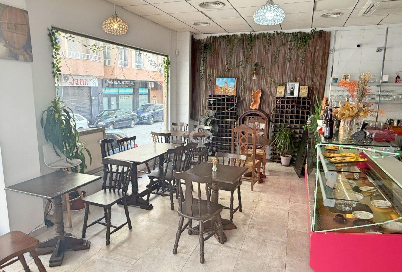 Business transfer - Commercial unit -
Torrevieja - Playa de los Locos