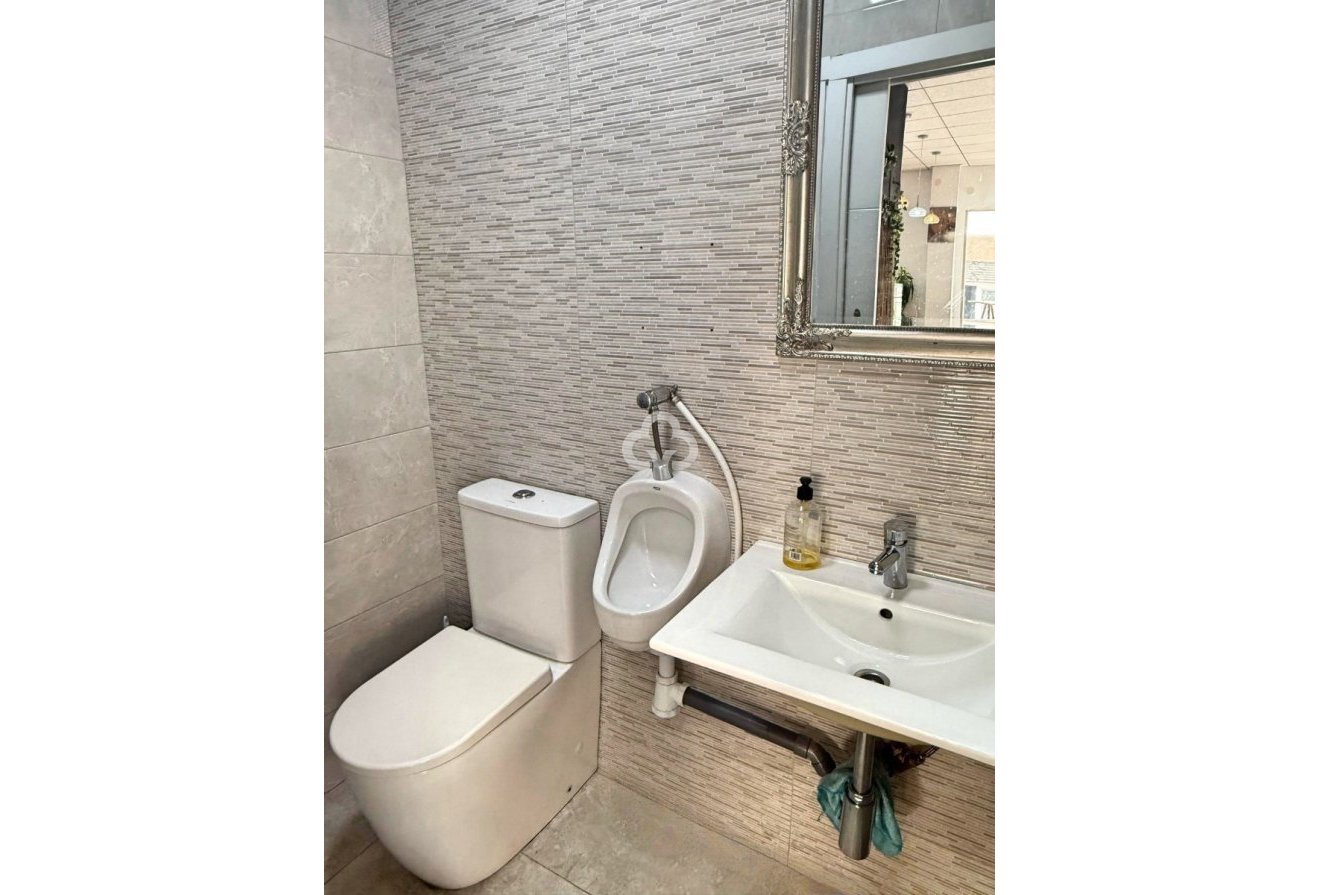 Business transfer - Commercial unit -
Torrevieja - Playa de los Locos