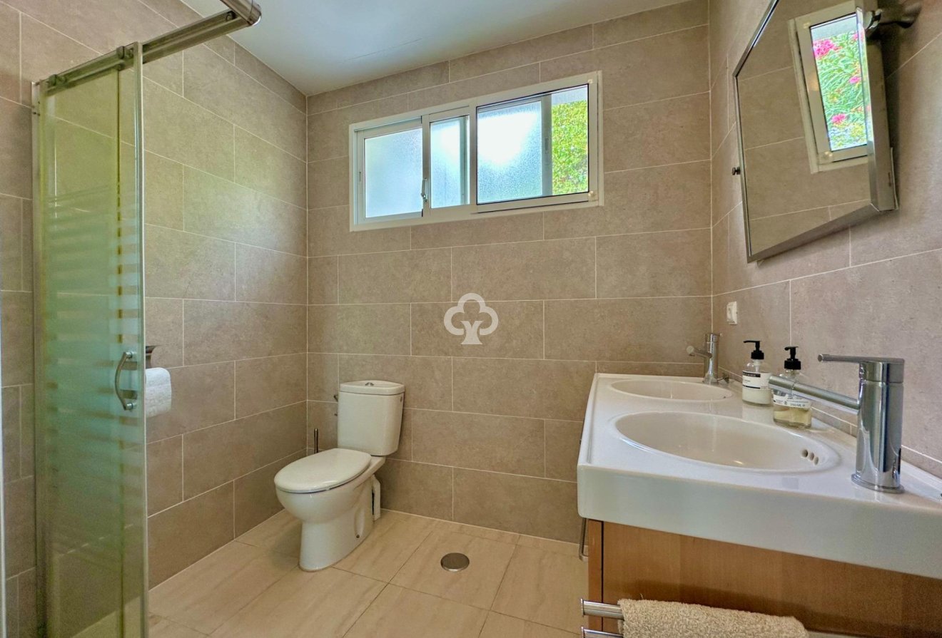 Resale - Casa -
Fuengirola - Los Pacos