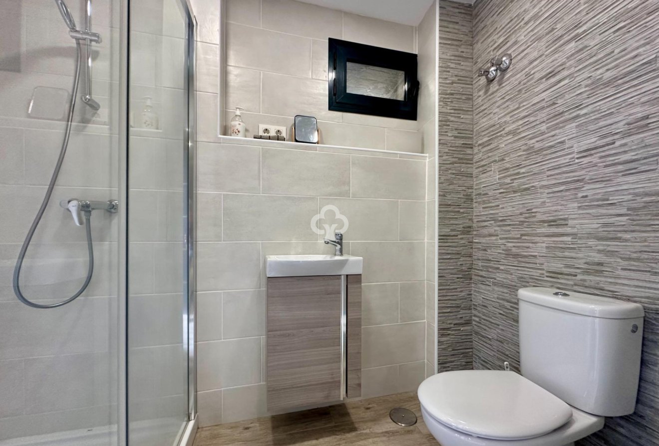 Resale - Casa -
Fuengirola - Los Pacos