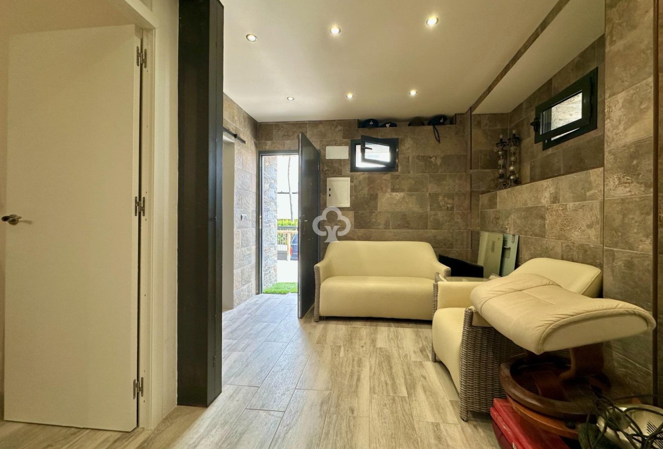 Resale - Casa -
Fuengirola - Los Pacos