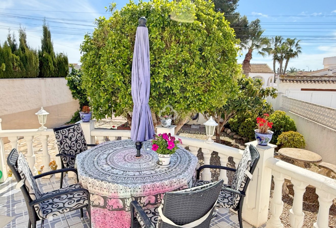 Resale - Detached villa -
Torrevieja - 03184