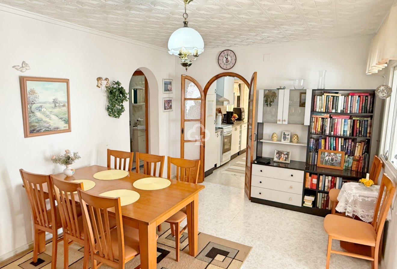 Resale - Detached villa -
Torrevieja - 03184