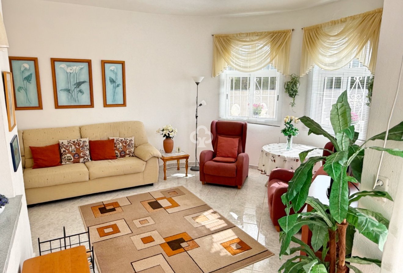 Resale - Detached villa -
Torrevieja - 03184