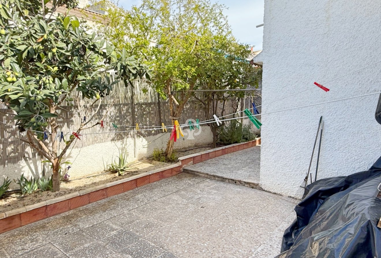 Resale - Detached villa -
Torrevieja - 03184