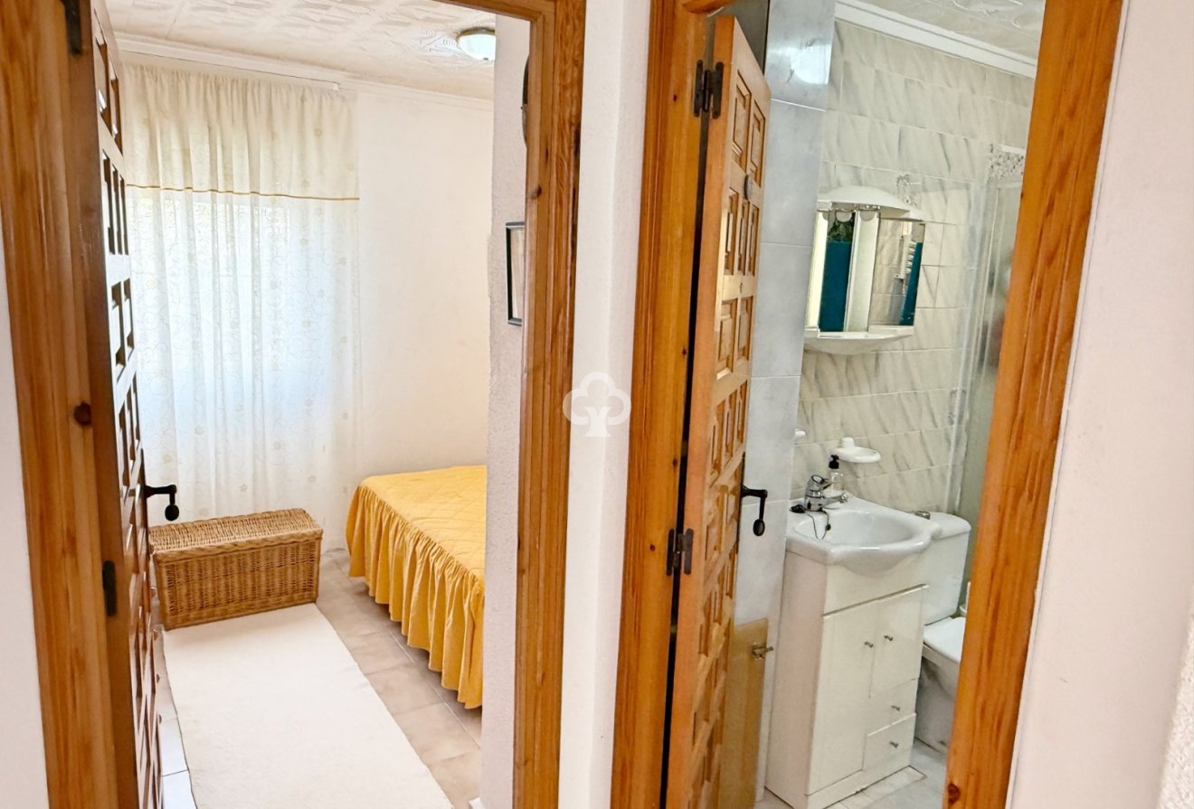 Resale - Detached villa -
Torrevieja - 03184