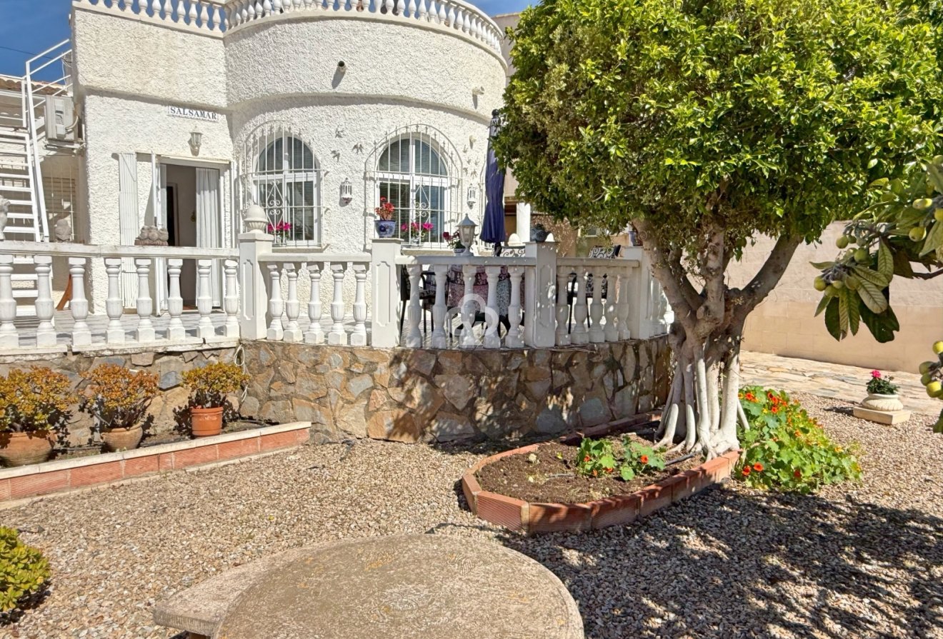 Resale - Detached villa -
Torrevieja - 03184