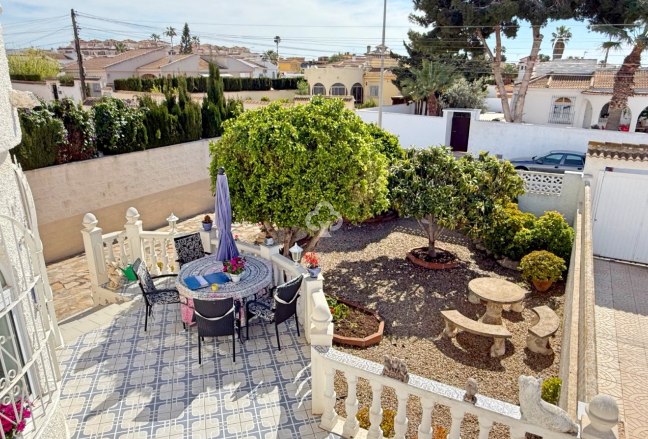 Resale - Detached villa -
Torrevieja - 03184