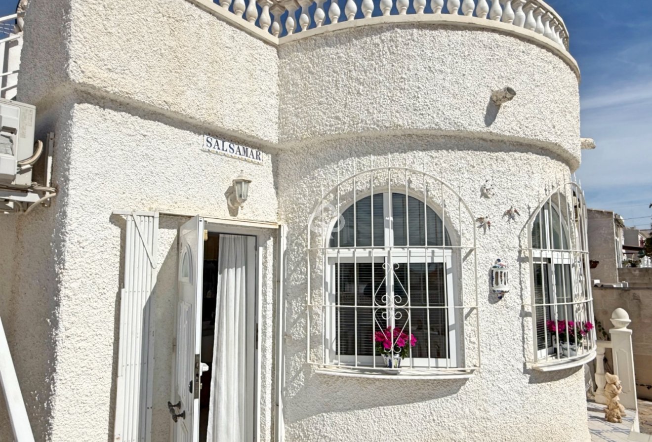 Resale - Detached villa -
Torrevieja - 03184