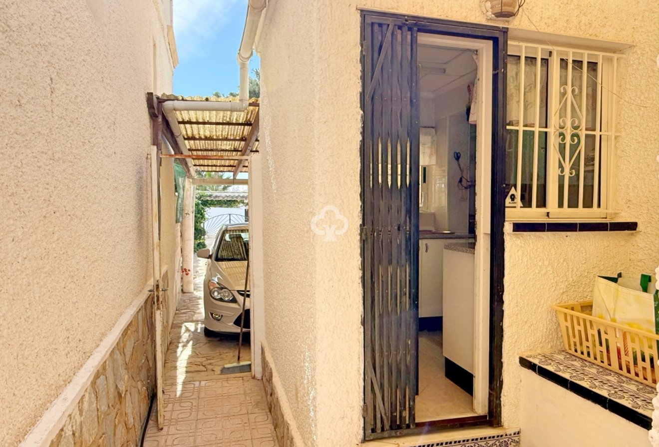 Resale - Detached villa -
Torrevieja - 03184