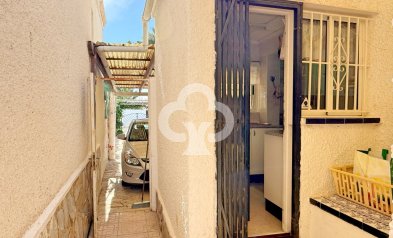 Resale - Detached villa -
Torrevieja - 03184