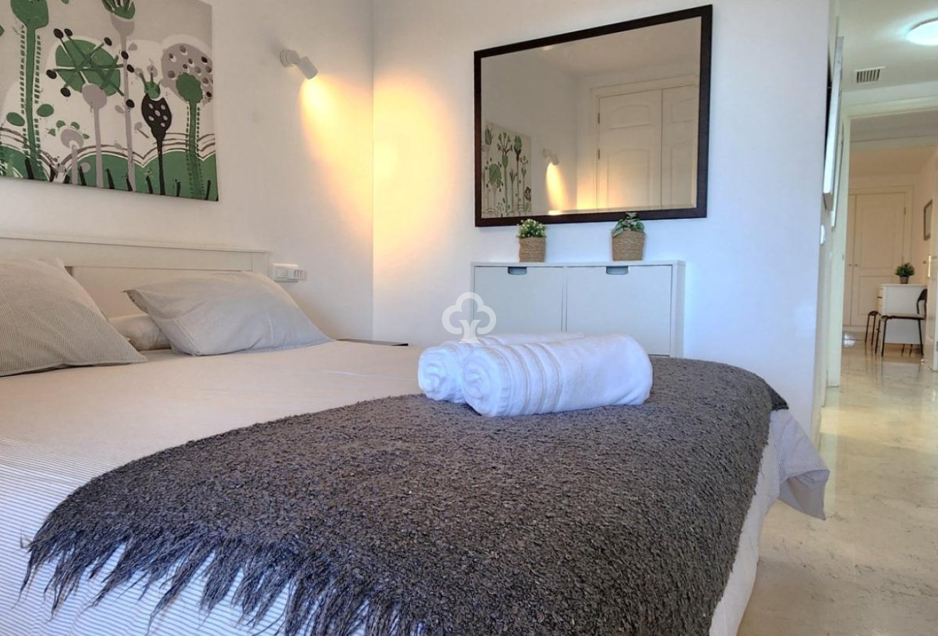 Wiederverkauf - Apartamento -
Elviria