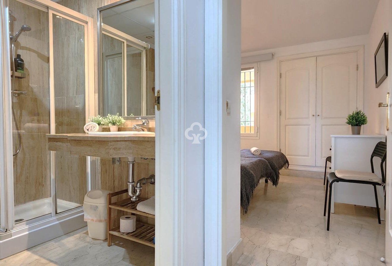 Wiederverkauf - Apartamento -
Elviria