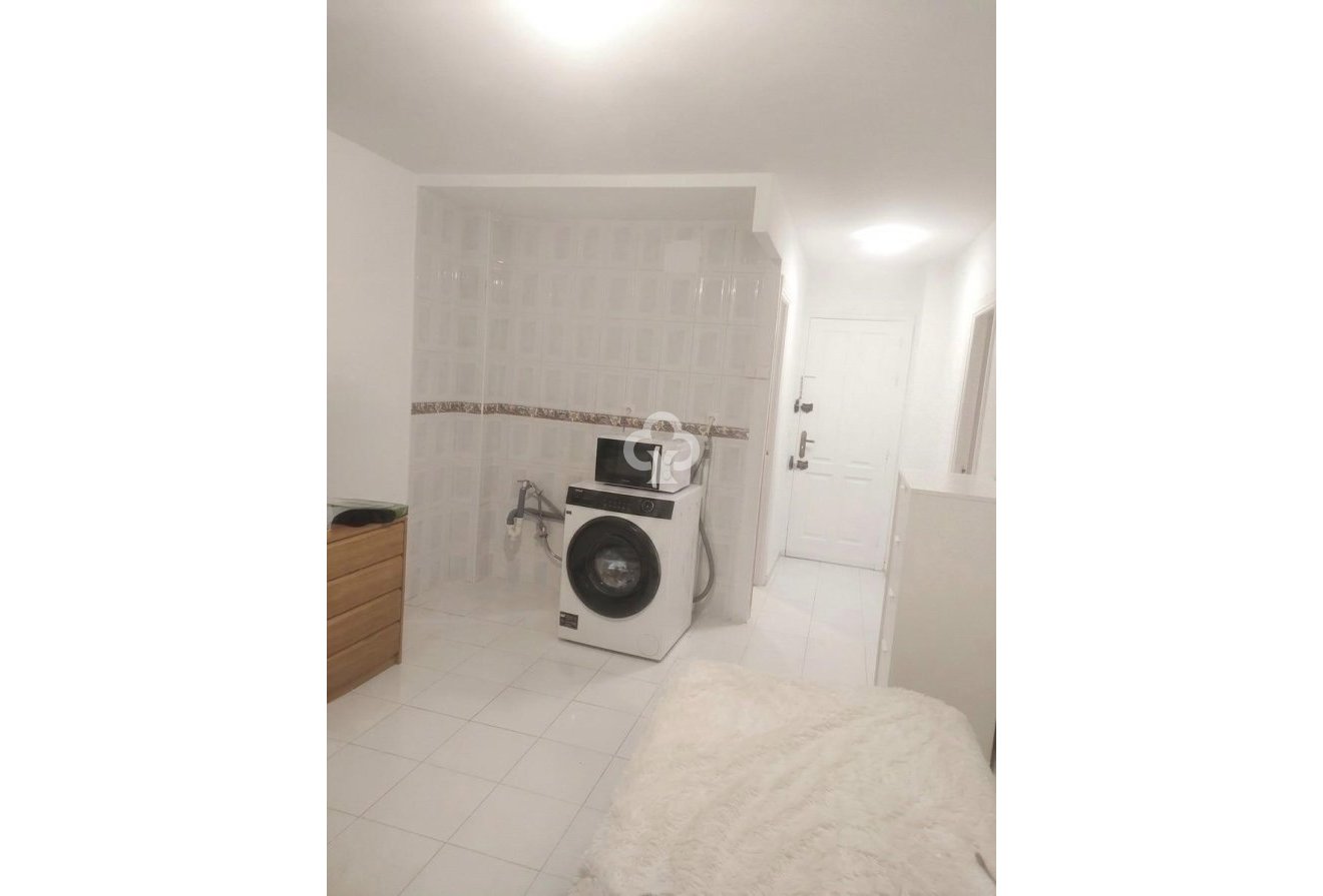 Jälleenmyynti - Yksiö -
Torremolinos - Centro