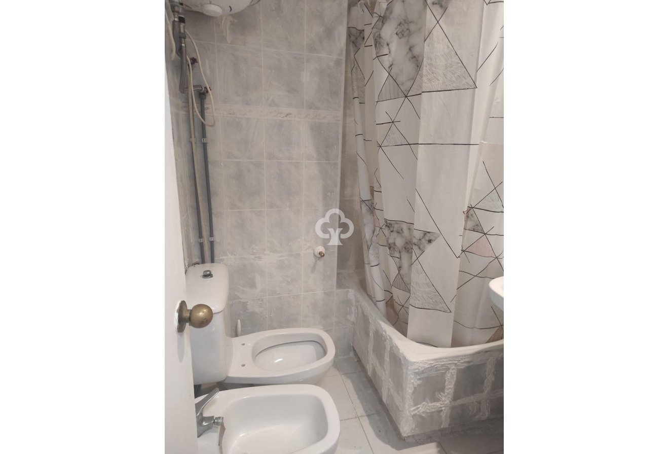 Jälleenmyynti - Yksiö -
Torremolinos - Centro