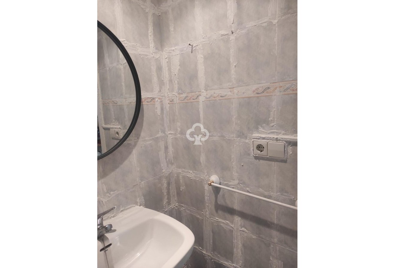 Jälleenmyynti - Yksiö -
Torremolinos - Centro