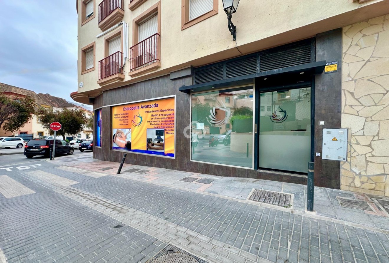 Resale - Local comercial -
Mijas - Las Cañadas