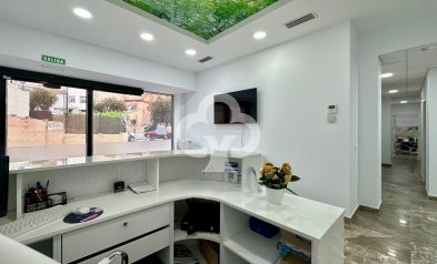 Resale - Local comercial -
Mijas - Las Cañadas