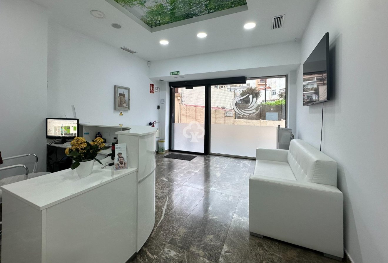 Resale - Local comercial -
Mijas - Las Cañadas