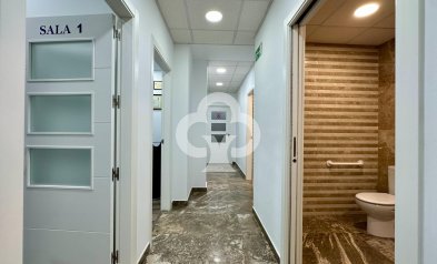 Resale - Local comercial -
Mijas - Las Cañadas