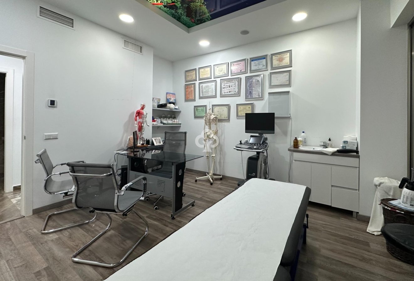 Resale - Local comercial -
Mijas - Las Cañadas