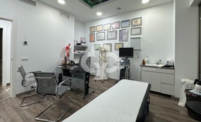 Resale - Local comercial -
Mijas - Las Cañadas