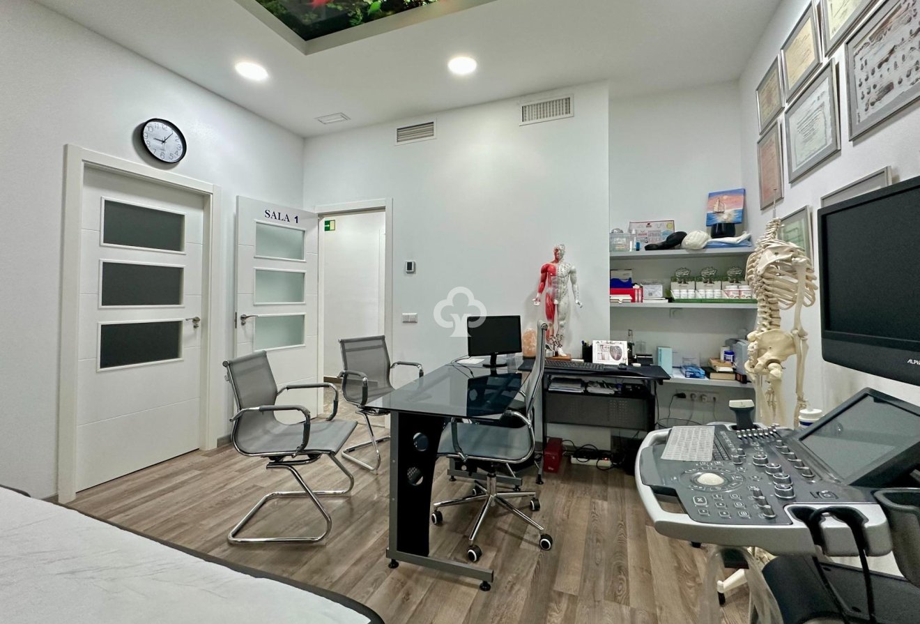 Resale - Local comercial -
Mijas - Las Cañadas