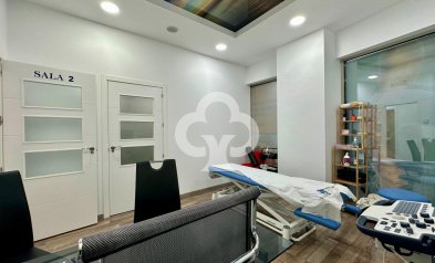 Resale - Local comercial -
Mijas - Las Cañadas