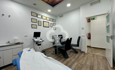 Resale - Local comercial -
Mijas - Las Cañadas
